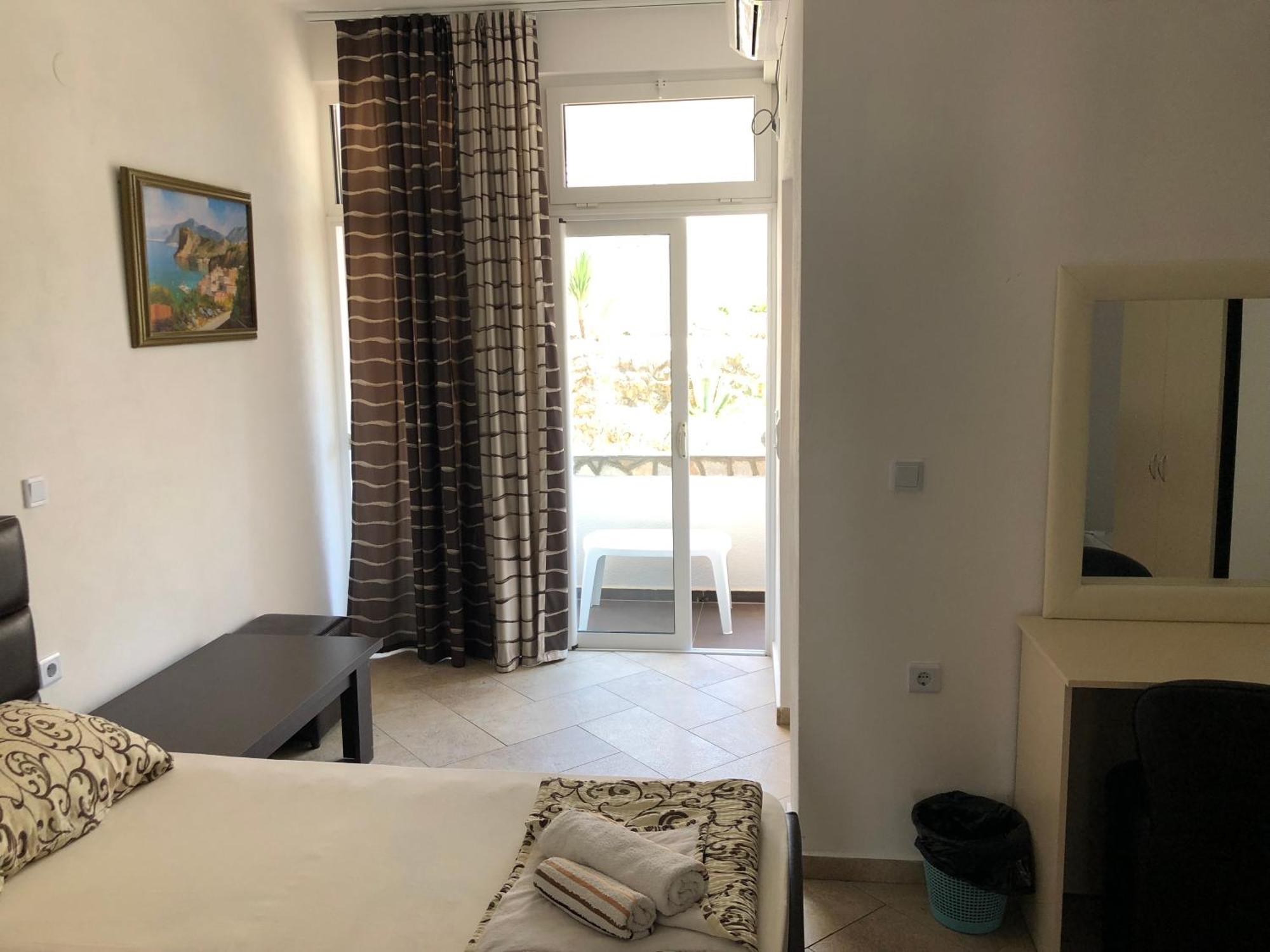 Novalic Hotel Dobra Voda Eksteriør bilde